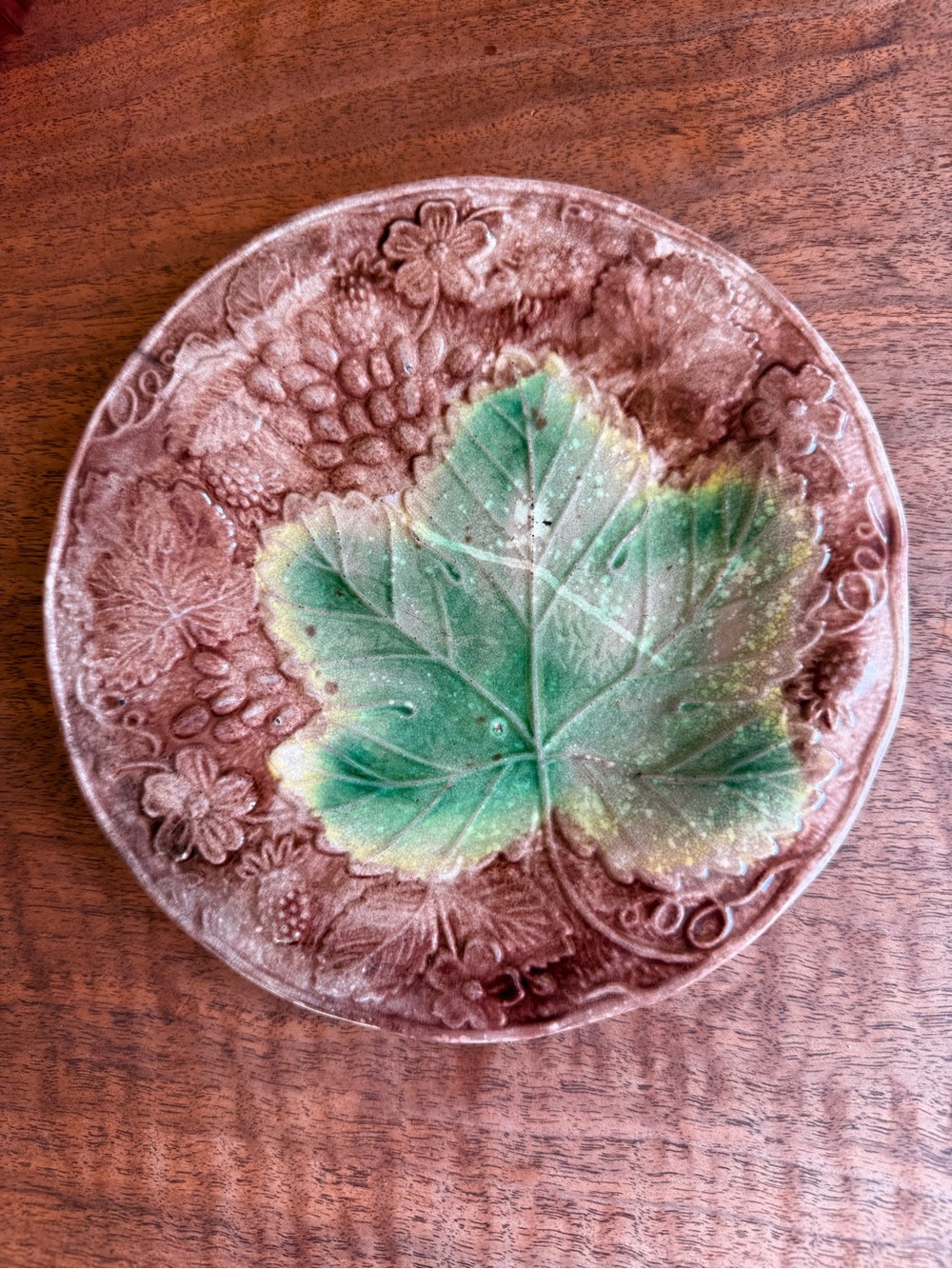 Antique 19th century England majolica hand-painted leaf/berries decorative plate